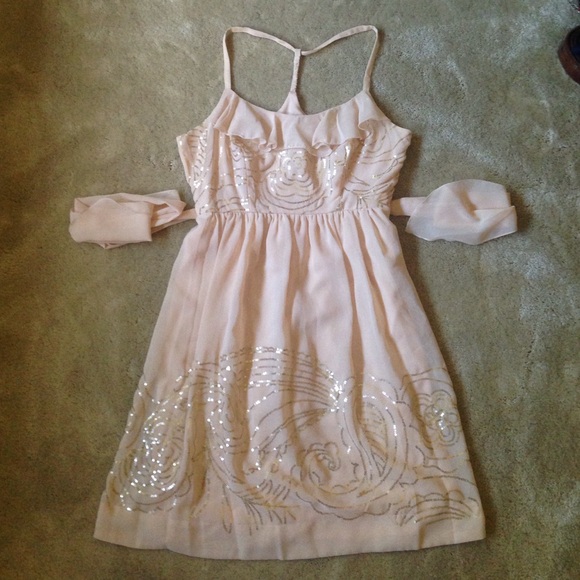 ๐Host Pick!๐Macyโs Johnny Martin cream ruffle and gold sequin trim party dress - Picture 2 of 11